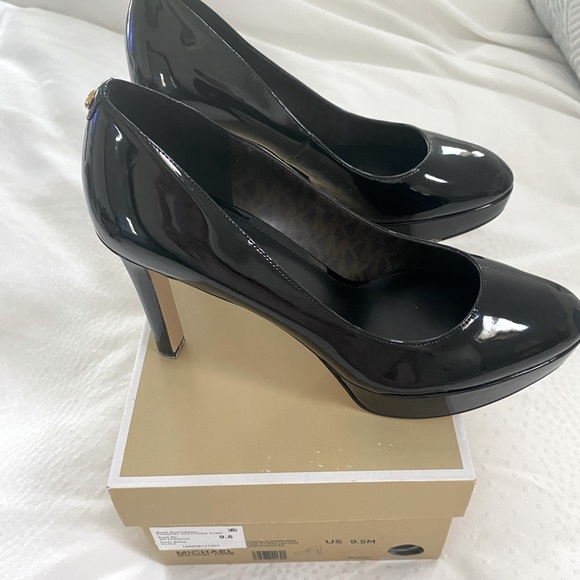 Michael Kors Chantal patent leather pumps - Picture 1 of 7